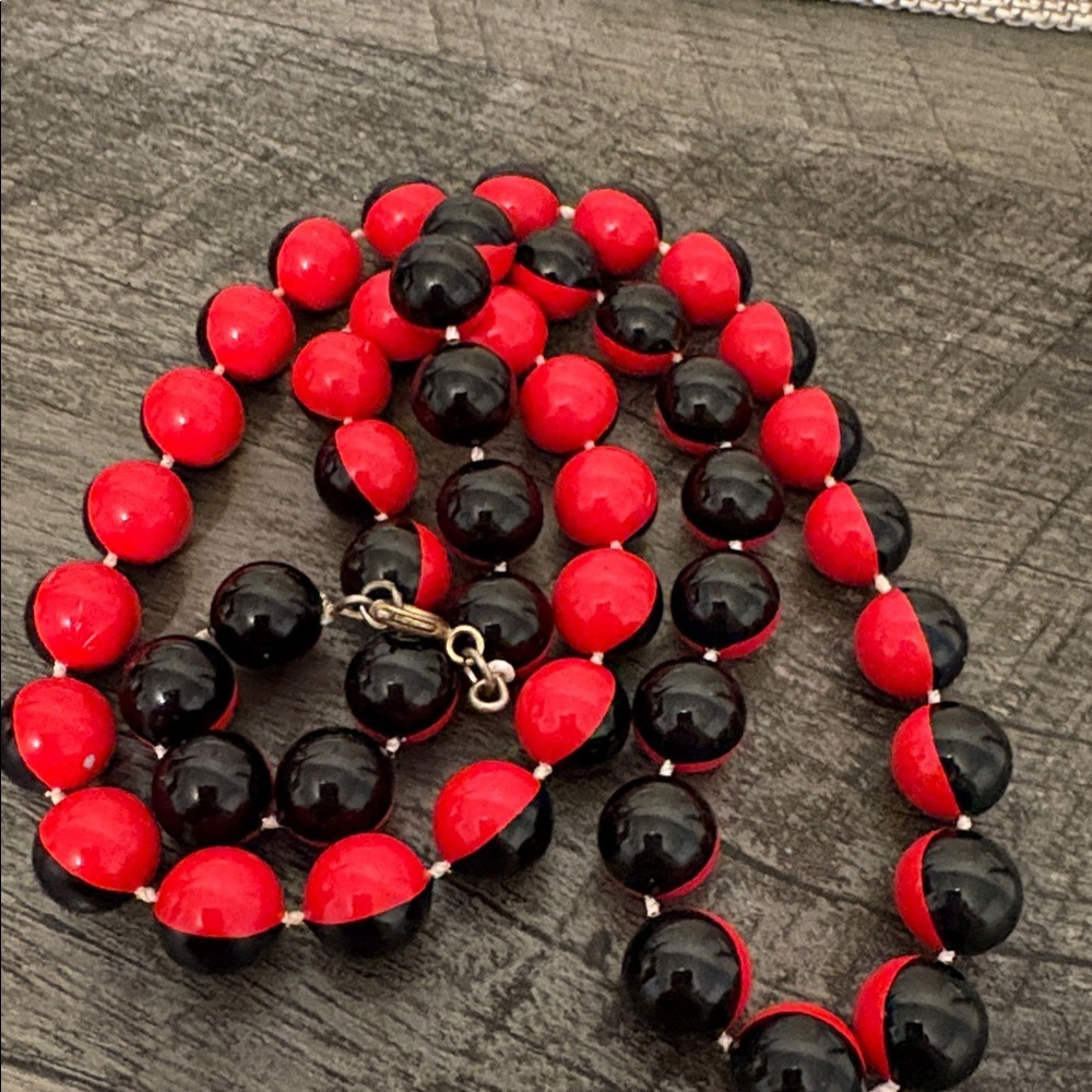 Long Half Black & Half Red Plastic Bead
Necklace - 23 inches in length x nearly - Picture 5 of 5